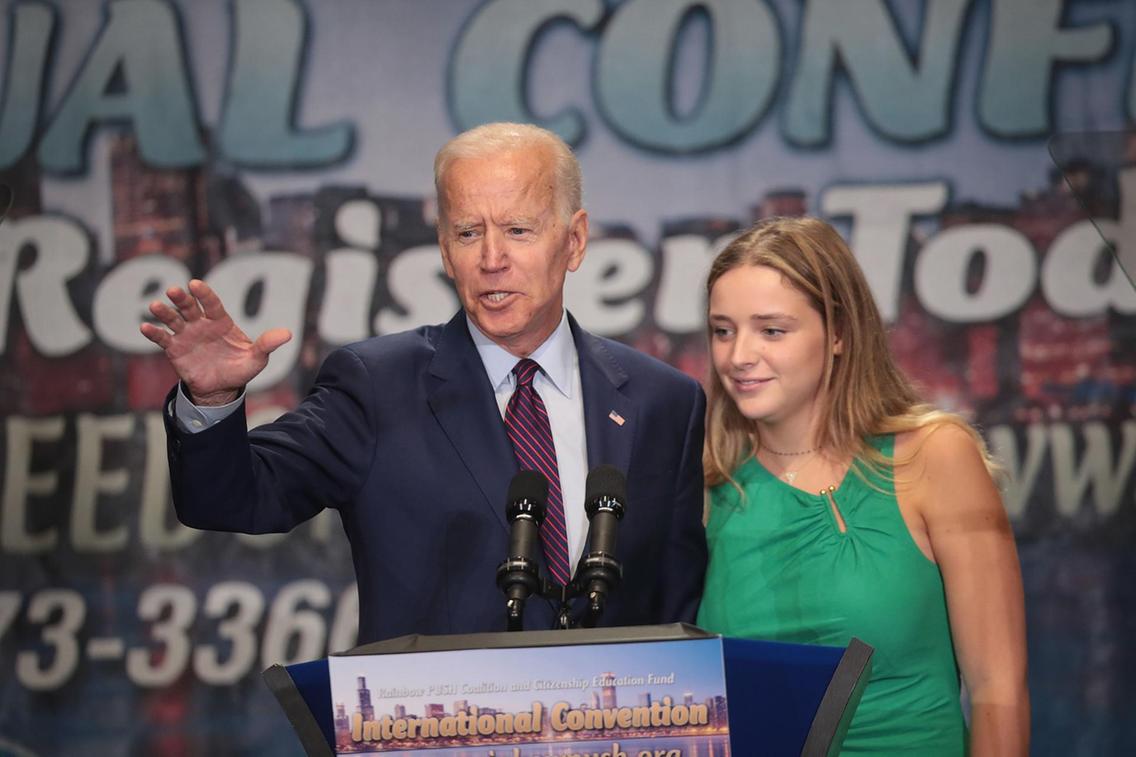 Joe Biden va chau gai 20 tuoi Finnegan Biden